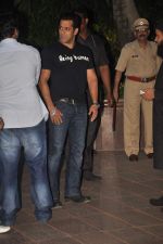 Salman Khan at Baba Siddique_s Iftar party in Taj Land_s End,Mumbai on 29th July 2012 (14).JPG